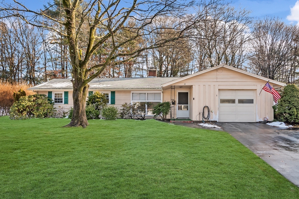 17 Francine Rd, Framingham, Massachusetts, 3 Bedrooms Bedrooms, 7 Rooms Rooms,1 BathroomBathrooms,Residential Lease,For Rent,Francine Rd,73521112