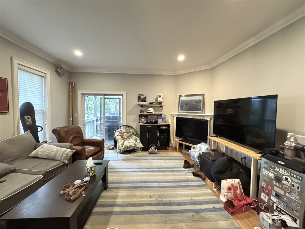 84 O Street, Boston, Massachusetts, 4 Bedrooms Bedrooms, 8 Rooms Rooms,3 BathroomsBathrooms,Residential Lease,For Rent,O Street,73521118