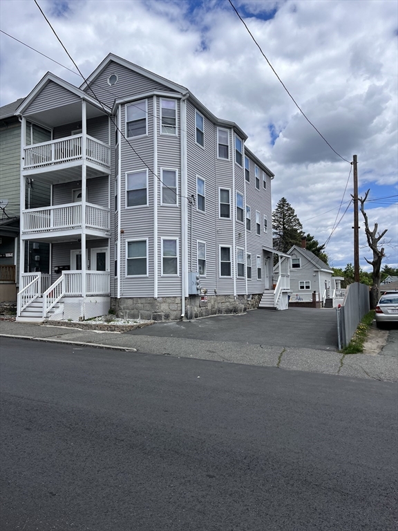 83-87 Howard St, Lawrence, Massachusetts, 13 Bedrooms Bedrooms, 25 Rooms Rooms,6 BathroomsBathrooms,Residential Income,For Sale,Howard St,73521123
