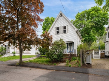 17 Sharon St, Medford, Massachusetts, 3 Bedrooms Bedrooms, 7 Rooms Rooms,1 BathroomBathrooms,Residential,For Sale,Sharon St,73520789