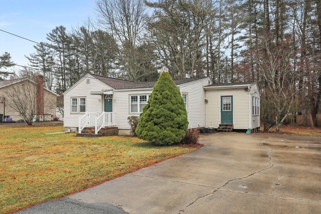 4 James Ave, Freetown, Massachusetts, 2 Bedrooms Bedrooms, 5 Rooms Rooms,1 BathroomBathrooms,Residential,For Sale,James Ave,73499226