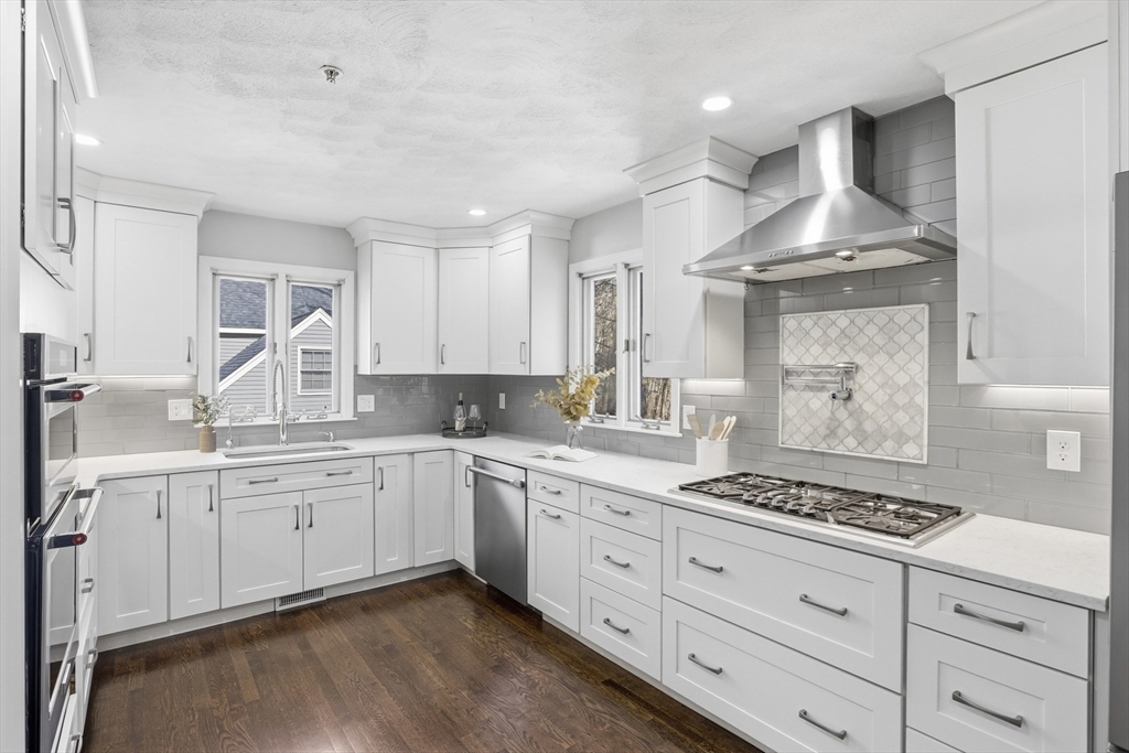 20 Winterberry Way, Bedford, Massachusetts, 3 Bedrooms Bedrooms, 6 Rooms Rooms,2.5 BathroomsBathrooms,Residential,For Sale,Winterberry Way,73500763