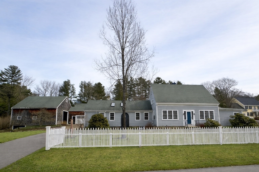 274 South St, Medfield, Massachusetts, 4 Bedrooms Bedrooms, 10 Rooms Rooms,4 BathroomsBathrooms,Residential,For Sale,South St,73493703