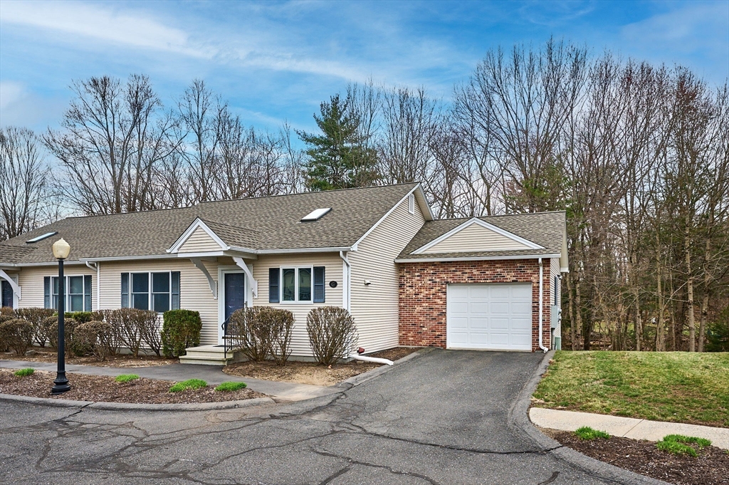 399 Bridge Road, Northampton, Massachusetts, 2 Bedrooms Bedrooms, 6 Rooms Rooms,3 BathroomsBathrooms,Residential,For Sale,Bridge Road,73500957