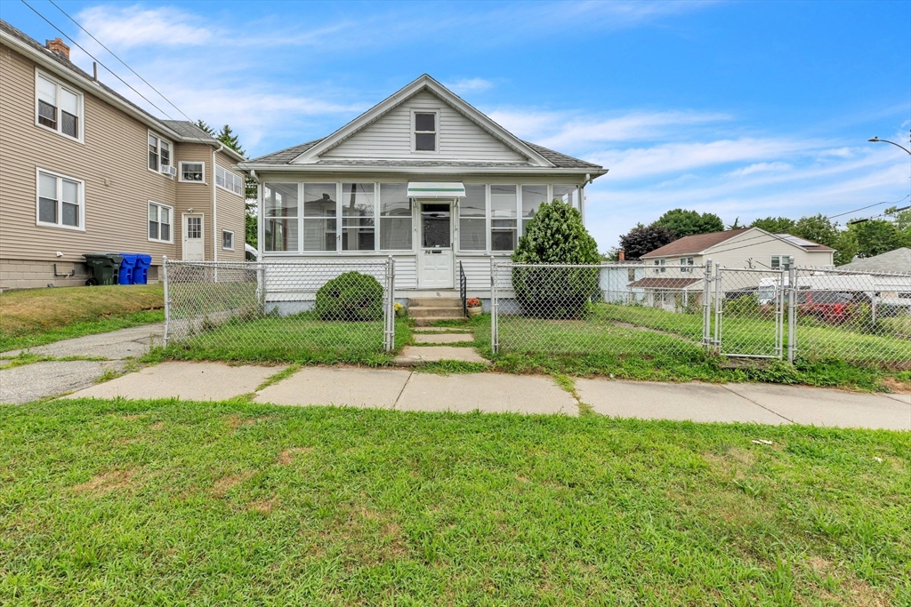 96 Lyons St, Springfield, Massachusetts, 3 Bedrooms Bedrooms, 5 Rooms Rooms,1 BathroomBathrooms,Residential,For Sale,Lyons St,73416874