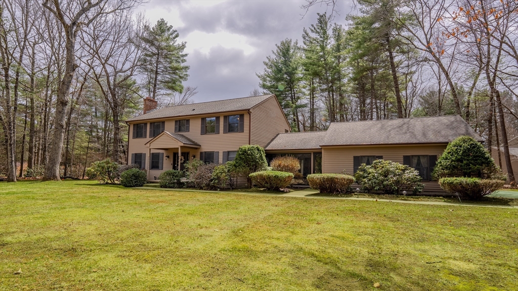 1 Ashley Circle, Easthampton, Massachusetts, 4 Bedrooms Bedrooms, 9 Rooms Rooms,2.5 BathroomsBathrooms,Residential,For Sale,Ashley Circle,73479892