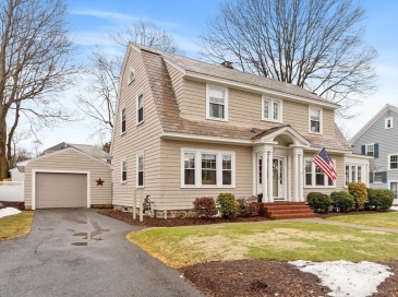 17 Carisbrooke St, Andover, Massachusetts, 4 Bedrooms Bedrooms, 8 Rooms Rooms,1 BathroomBathrooms,Residential,For Sale,Carisbrooke St,73484408