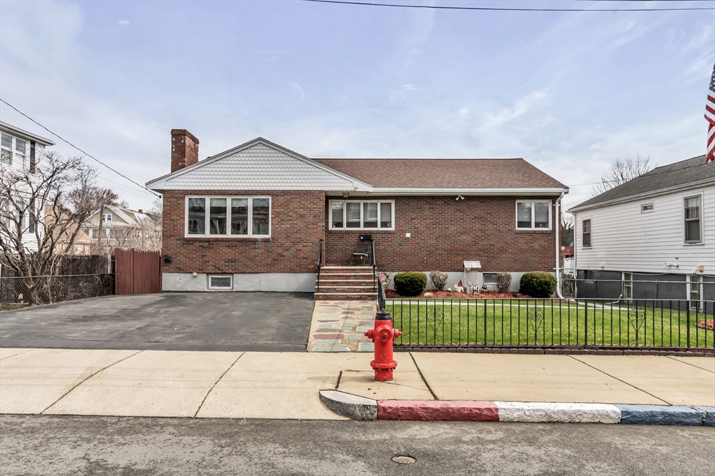 43 Englewood Avenue, Chelsea, Massachusetts, 3 Bedrooms Bedrooms, 8 Rooms Rooms,2.5 BathroomsBathrooms,Residential,For Sale,Englewood Avenue,73496857