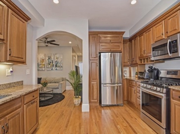 651 East 6th Street, Boston, Massachusetts, 3 Bedrooms Bedrooms, 5 Rooms Rooms,1 BathroomBathrooms,Residential Lease,For Rent,East 6th Street,73493257