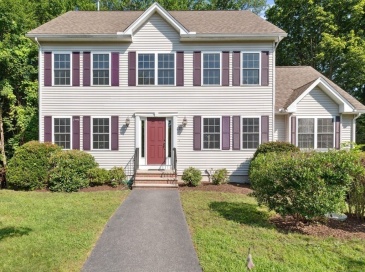 19 Benjamin Ln, Reading, Massachusetts, 4 Bedrooms Bedrooms, 8 Rooms Rooms,2.5 BathroomsBathrooms,Residential Lease,For Rent,Benjamin Ln,73494811