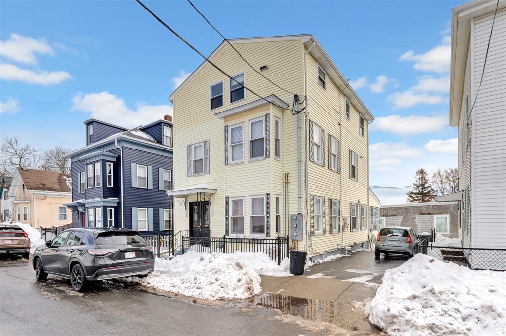 50 Warner Street, Gloucester, Massachusetts, 6 Bedrooms Bedrooms, 13 Rooms Rooms,3 BathroomsBathrooms,Residential Income,For Sale,Warner Street,73485467