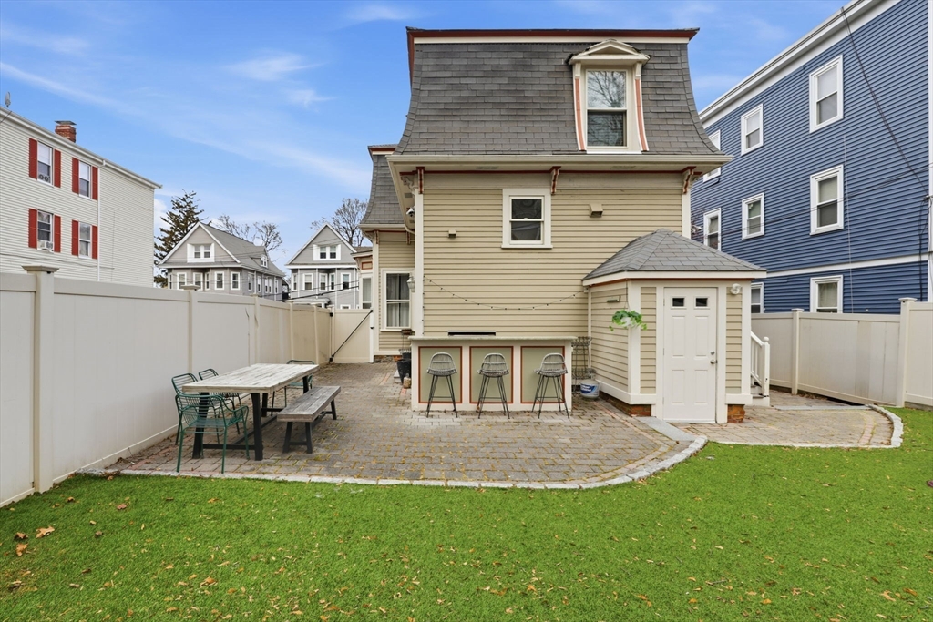 125 Wrentham St, Boston, Massachusetts, 1 Bedroom Bedrooms, 4 Rooms Rooms,1 BathroomBathrooms,Residential,For Sale,Wrentham St,73469949