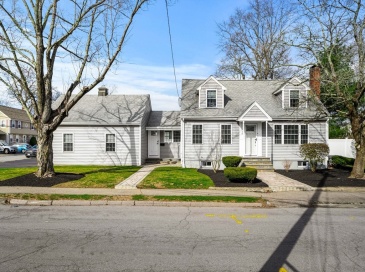 49 Grove Cir, Braintree, Massachusetts, 3 Bedrooms Bedrooms, 7 Rooms Rooms,2.5 BathroomsBathrooms,Residential,For Sale,Grove Cir,73497245