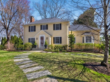 15 Standish Cir, Wellesley, Massachusetts, 4 Bedrooms Bedrooms, 9 Rooms Rooms,3.5 BathroomsBathrooms,Residential,For Sale,Standish Cir,73498781