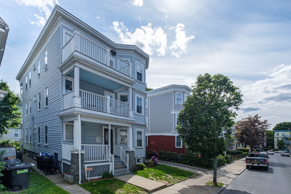 18 Howes Street, Boston, Massachusetts, 9 Bedrooms Bedrooms, 18 Rooms Rooms,3 BathroomsBathrooms,Residential Income,For Sale,Howes Street,73521246