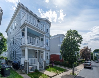 18 Howes Street, Boston, Massachusetts, 9 Bedrooms Bedrooms, 18 Rooms Rooms,3 BathroomsBathrooms,Residential Income,For Sale,Howes Street,73521246