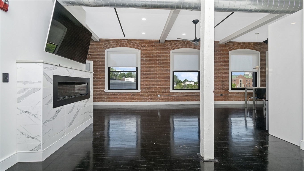 244 Brighton Avenue, Boston, Massachusetts, 2 Bedrooms Bedrooms, 4 Rooms Rooms,1 BathroomBathrooms,Residential Lease,For Rent,Brighton Avenue,73521292