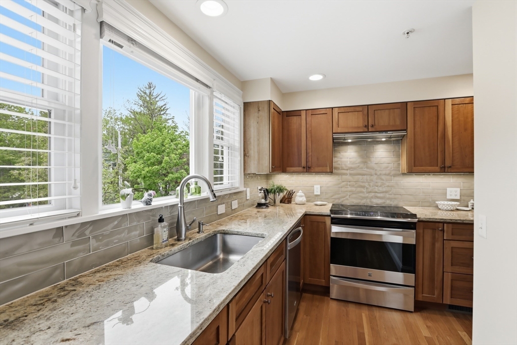 6 Safford St, Ipswich, Massachusetts, 2 Bedrooms Bedrooms, 5 Rooms Rooms,1.5 BathroomsBathrooms,Residential,For Sale,Safford St,73521285