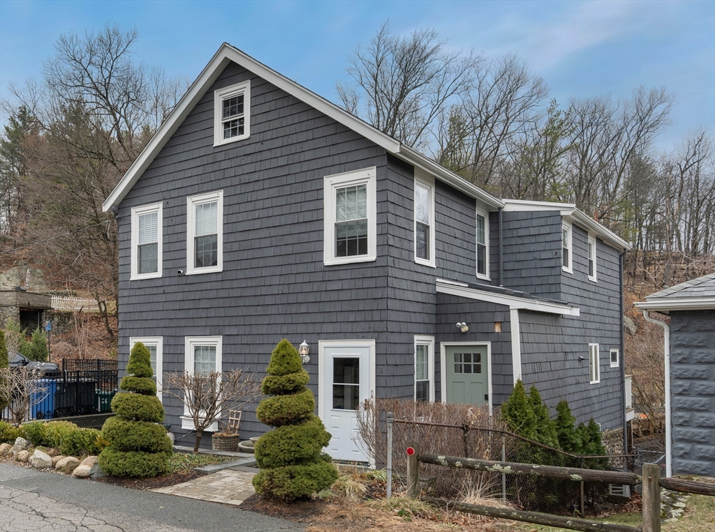 3 Fellsmere Ave, Wakefield, Massachusetts, 3 Bedrooms Bedrooms, 7 Rooms Rooms,3 BathroomsBathrooms,Residential,For Sale,Fellsmere Ave,73521359