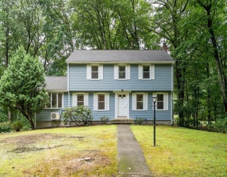 32 Dewey Rd, Lexington, Massachusetts, 4 Bedrooms Bedrooms, 8 Rooms Rooms,2.5 BathroomsBathrooms,Residential Lease,For Rent,Dewey Rd,73521378