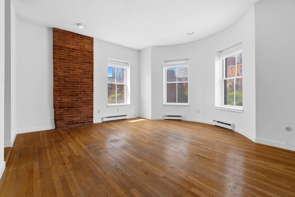 150 Chandler St, Boston, Massachusetts, 1 Bedroom Bedrooms, 3 Rooms Rooms,1 BathroomBathrooms,Residential Lease,For Rent,Chandler St,73521377