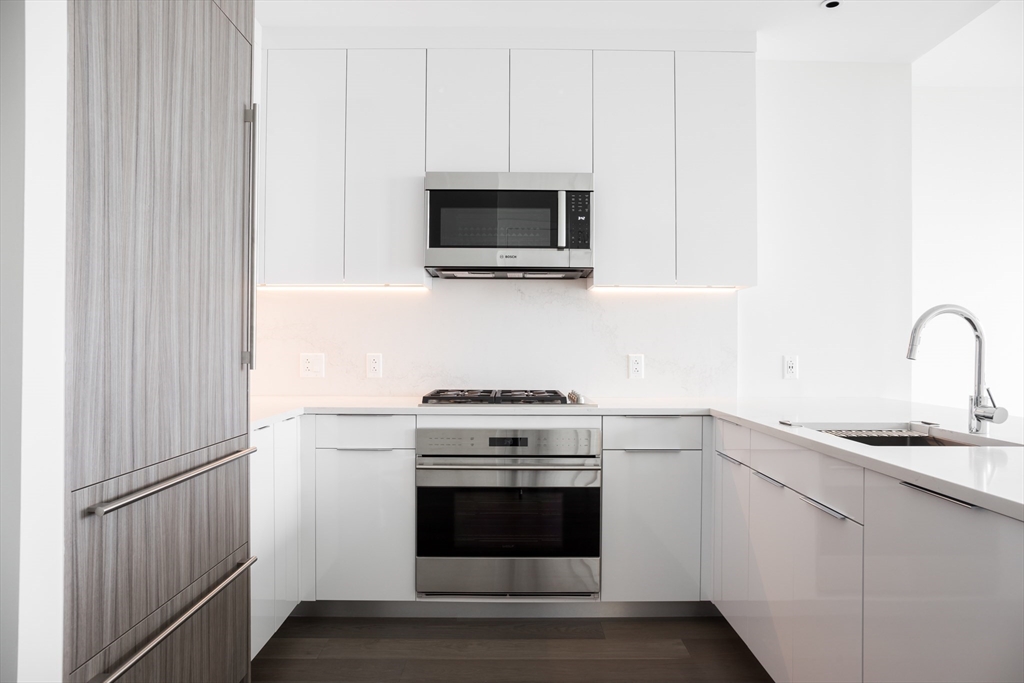 188 Brookline Ave, Boston, Massachusetts, 2 Bedrooms Bedrooms, 4 Rooms Rooms,2 BathroomsBathrooms,Residential Lease,For Rent,Brookline Ave,73521397