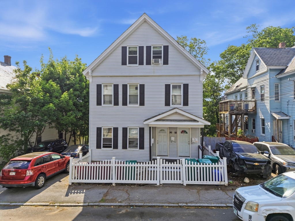 96 Fremont St, Lowell, Massachusetts, 12 Bedrooms Bedrooms, 20 Rooms Rooms,4 BathroomsBathrooms,Residential Income,For Sale,Fremont St,73521396