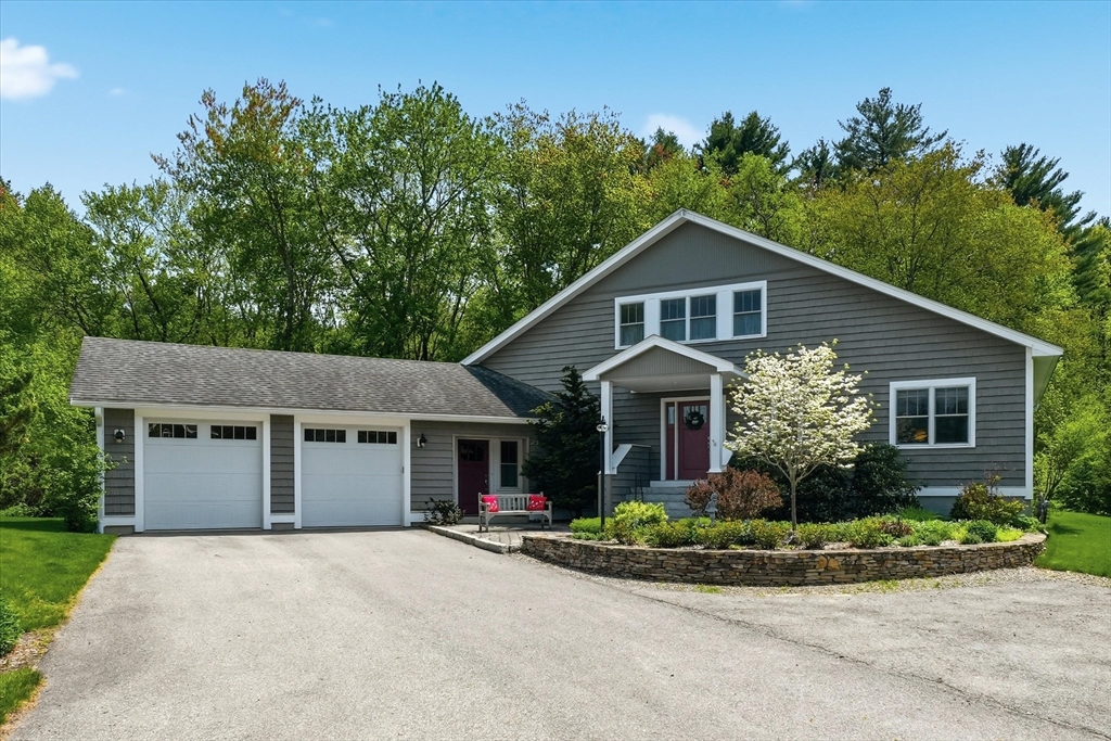 87 Elm St, Newbury, Massachusetts, 3 Bedrooms Bedrooms, 6 Rooms Rooms,2.5 BathroomsBathrooms,Residential,For Sale,Elm St,73521428