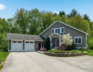 87 Elm St, Newbury, Massachusetts, 3 Bedrooms Bedrooms, 6 Rooms Rooms,2.5 BathroomsBathrooms,Residential,For Sale,Elm St,73521428