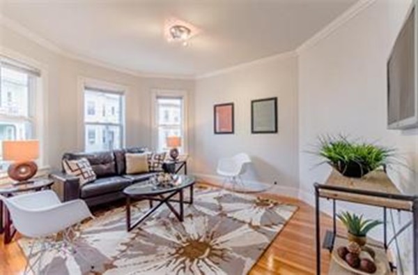 12 Taft St, Boston, Massachusetts, 4 Bedrooms Bedrooms, 6 Rooms Rooms,2 BathroomsBathrooms,Residential Lease,For Rent,Taft St,73521405