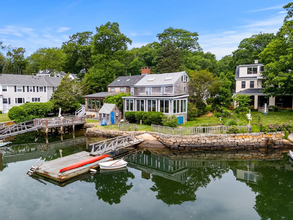 65 Leonard Street, Gloucester, Massachusetts, 2 Bedrooms Bedrooms, 7 Rooms Rooms,2 BathroomsBathrooms,Residential,For Sale,Leonard Street,73521436