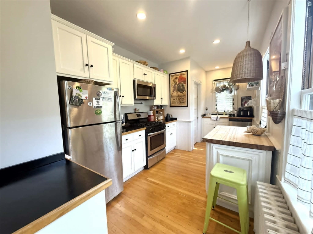 104 Fayerweather St., Cambridge, Massachusetts, 3 Bedrooms Bedrooms, 3 Rooms Rooms,2 BathroomsBathrooms,Residential Lease,For Rent,Fayerweather St.,73521446