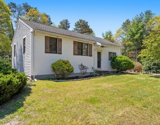 17 Dry Hollow Ln, Mashpee, Massachusetts, 3 Bedrooms Bedrooms, 5 Rooms Rooms,1.5 BathroomsBathrooms,Residential,For Sale,Dry Hollow Ln,73521414