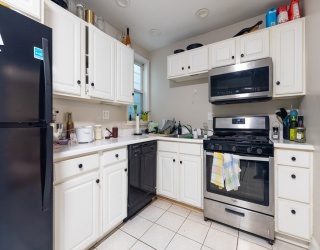 213 West 8th, Boston, Massachusetts, 4 Bedrooms Bedrooms, 6 Rooms Rooms,1 BathroomBathrooms,Residential Lease,For Rent,West 8th,73521463
