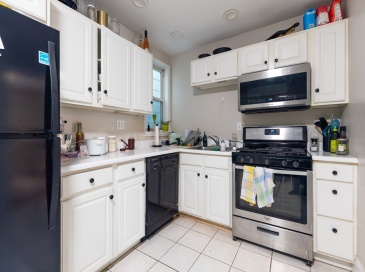 213 West 8th, Boston, Massachusetts, 4 Bedrooms Bedrooms, 6 Rooms Rooms,1 BathroomBathrooms,Residential Lease,For Rent,West 8th,73521463