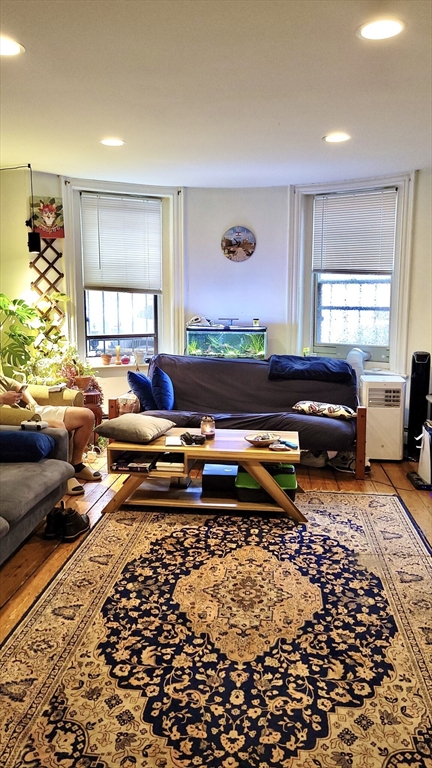 47 East Springfield, Boston, Massachusetts, 2 Bedrooms Bedrooms, 4 Rooms Rooms,1 BathroomBathrooms,Residential Lease,For Rent,East Springfield,73521465