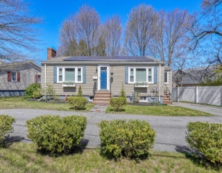 115 Washington St, Melrose, Massachusetts, 4 Bedrooms Bedrooms, 6 Rooms Rooms,3 BathroomsBathrooms,Residential Lease,For Rent,Washington St,73521468