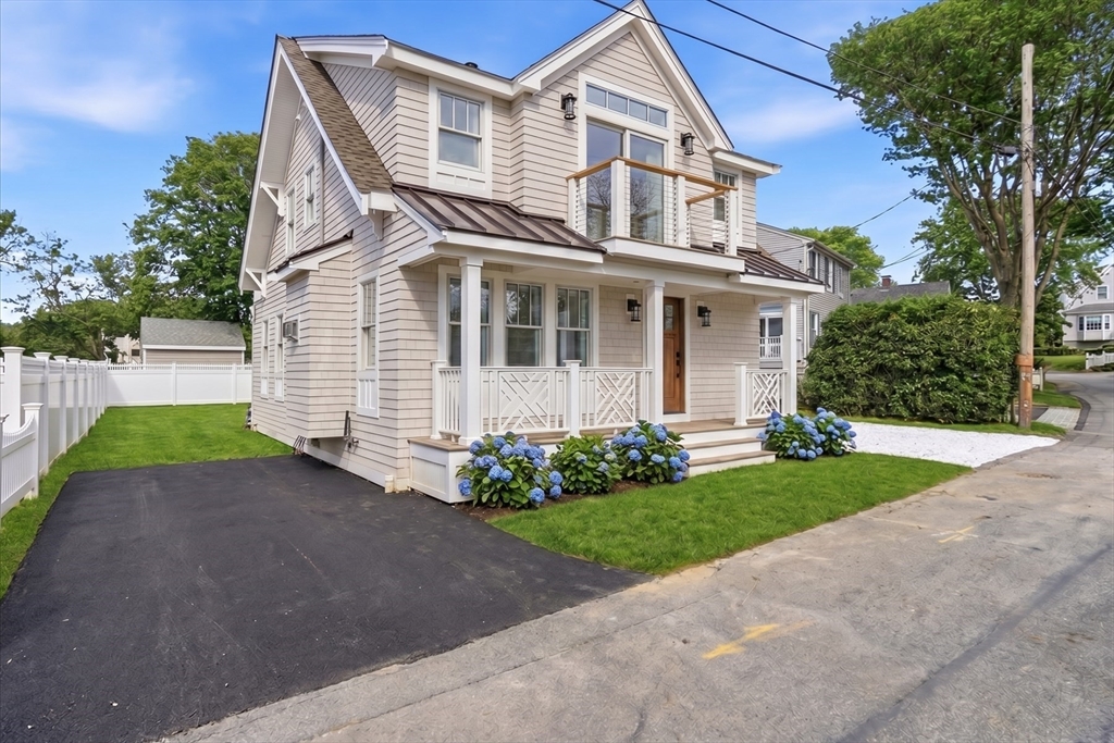 10 Vesper Ave, Falmouth, Massachusetts, 3 Bedrooms Bedrooms, 7 Rooms Rooms,2.5 BathroomsBathrooms,Residential,For Sale,Vesper Ave,73513142