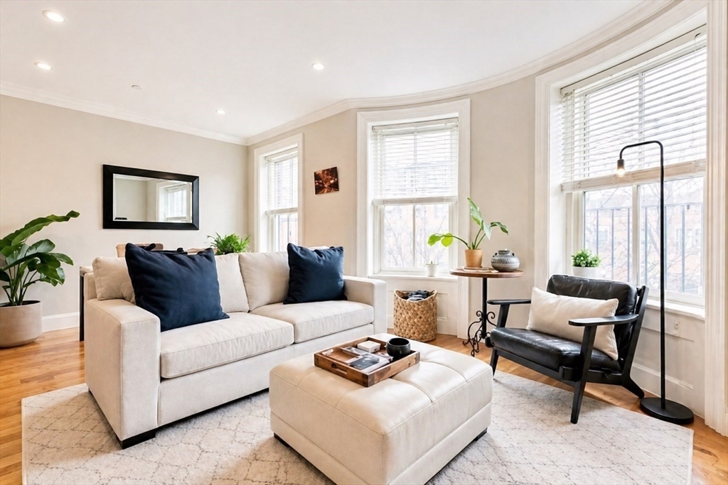 142 West Concord, Boston, Massachusetts, 2 Bedrooms Bedrooms, 4 Rooms Rooms,1 BathroomBathrooms,Residential Lease,For Rent,West Concord,73488347