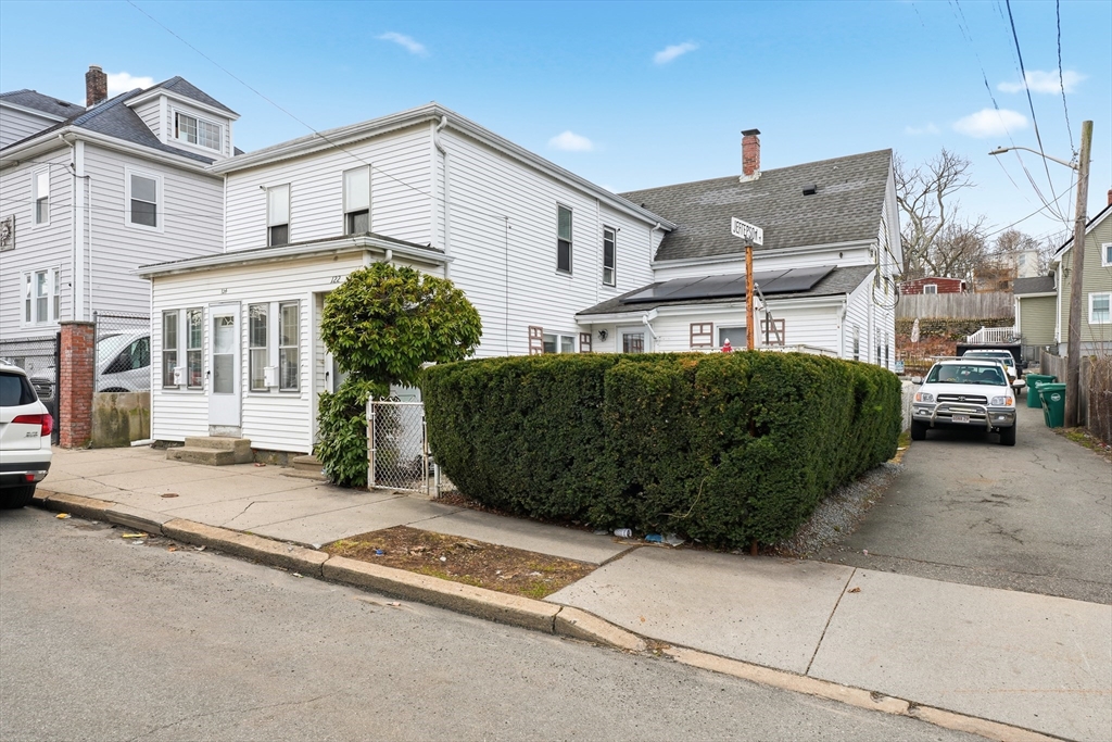 120-124 Sheridan St, Lynn, Massachusetts, 4 Bedrooms Bedrooms, 6 Rooms Rooms,1 BathroomBathrooms,Residential Lease,For Rent,Sheridan St,73521318