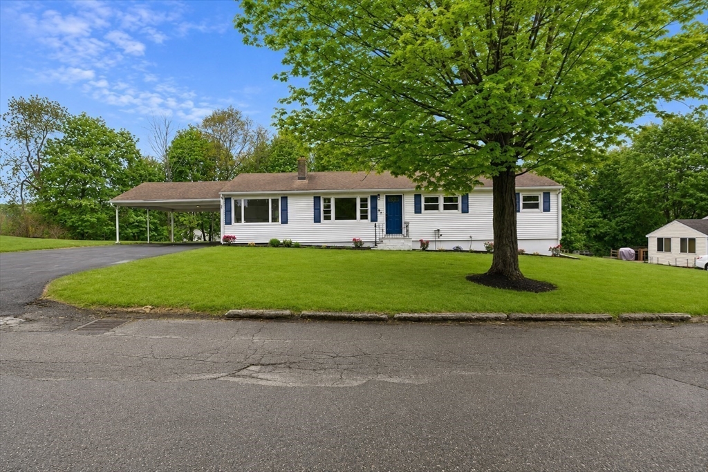 27 Mary Lou St, Methuen, Massachusetts, 3 Bedrooms Bedrooms, 7 Rooms Rooms,1 BathroomBathrooms,Residential,For Sale,Mary Lou St,73520840