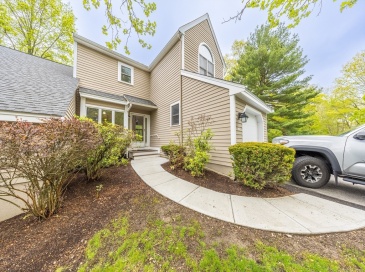 49 Bishops Forest Dr, Waltham, Massachusetts, 2 Bedrooms Bedrooms, 5 Rooms Rooms,2.5 BathroomsBathrooms,Residential,For Sale,Bishops Forest Dr,73521491