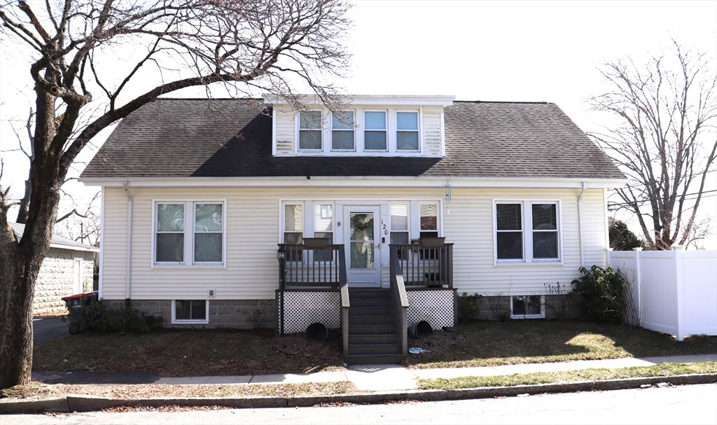 120 Willow St, New Bedford, Massachusetts, 3 Bedrooms Bedrooms, 6 Rooms Rooms,1.5 BathroomsBathrooms,Residential,For Sale,Willow St,73492358
