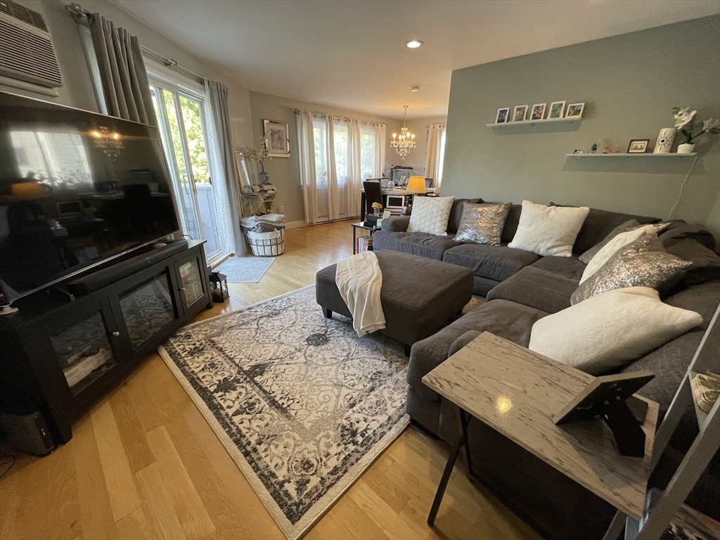 10A Orleans, Boston, Massachusetts, 2 Bedrooms Bedrooms, 6 Rooms Rooms,2 BathroomsBathrooms,Residential Lease,For Rent,Orleans,73521510