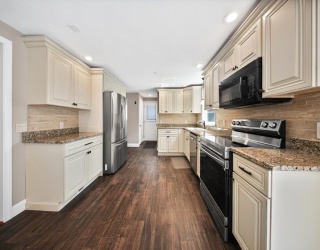 6 Ellery St, Braintree, Massachusetts, 3 Bedrooms Bedrooms, 7 Rooms Rooms,1.5 BathroomsBathrooms,Residential Lease,For Rent,Ellery St,73521667