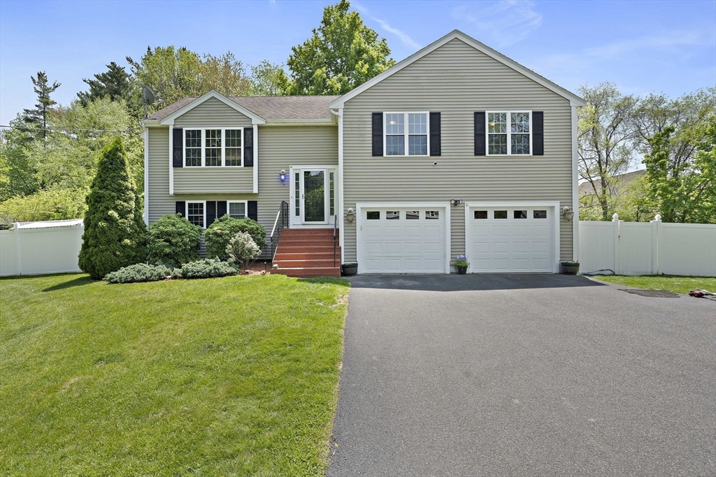 96 Central St, Abington, Massachusetts, 4 Bedrooms Bedrooms, 11 Rooms Rooms,2 BathroomsBathrooms,Residential,For Sale,Central St,73521588