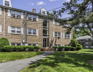 23 Edgelawn Ave, North Andover, Massachusetts, 2 Bedrooms Bedrooms, 4 Rooms Rooms,1 BathroomBathrooms,Residential Lease,For Rent,Edgelawn Ave,73521703