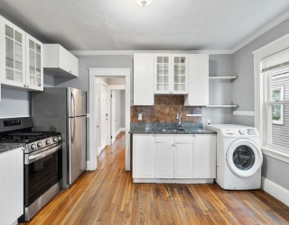 193 Florence St, Boston, Massachusetts, 2 Bedrooms Bedrooms, 4 Rooms Rooms,1 BathroomBathrooms,Residential Lease,For Rent,Florence St,73521565