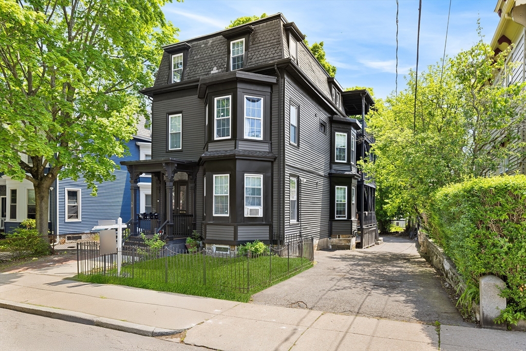 50 Perrin St, Boston, Massachusetts, 8 Bedrooms Bedrooms, 15 Rooms Rooms,7 BathroomsBathrooms,Residential Income,For Sale,Perrin St,73521668