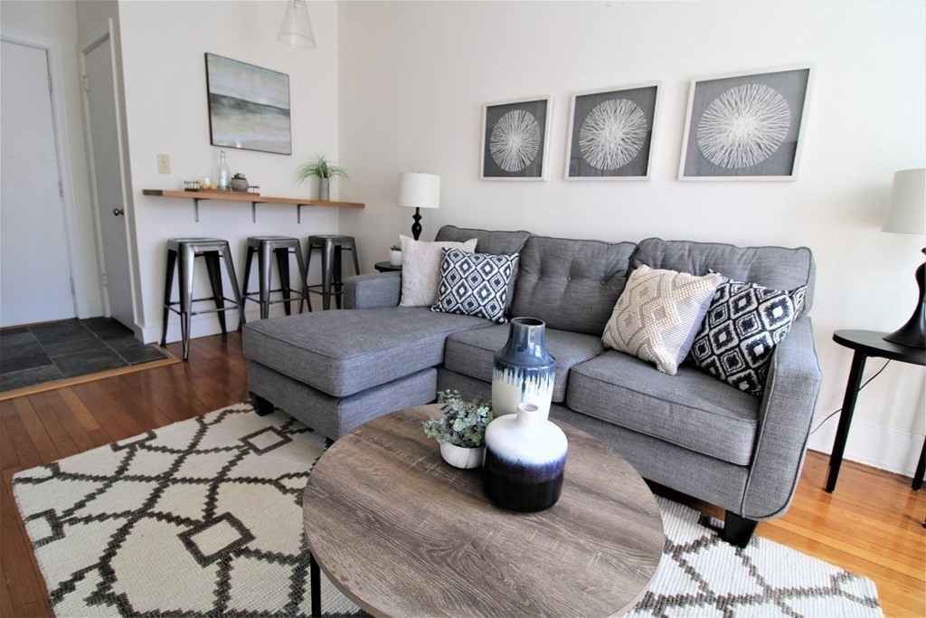 32 Winchester St, Brookline, Massachusetts, 1 Bedroom Bedrooms, 3 Rooms Rooms,1 BathroomBathrooms,Residential Lease,For Rent,Winchester St,73521729